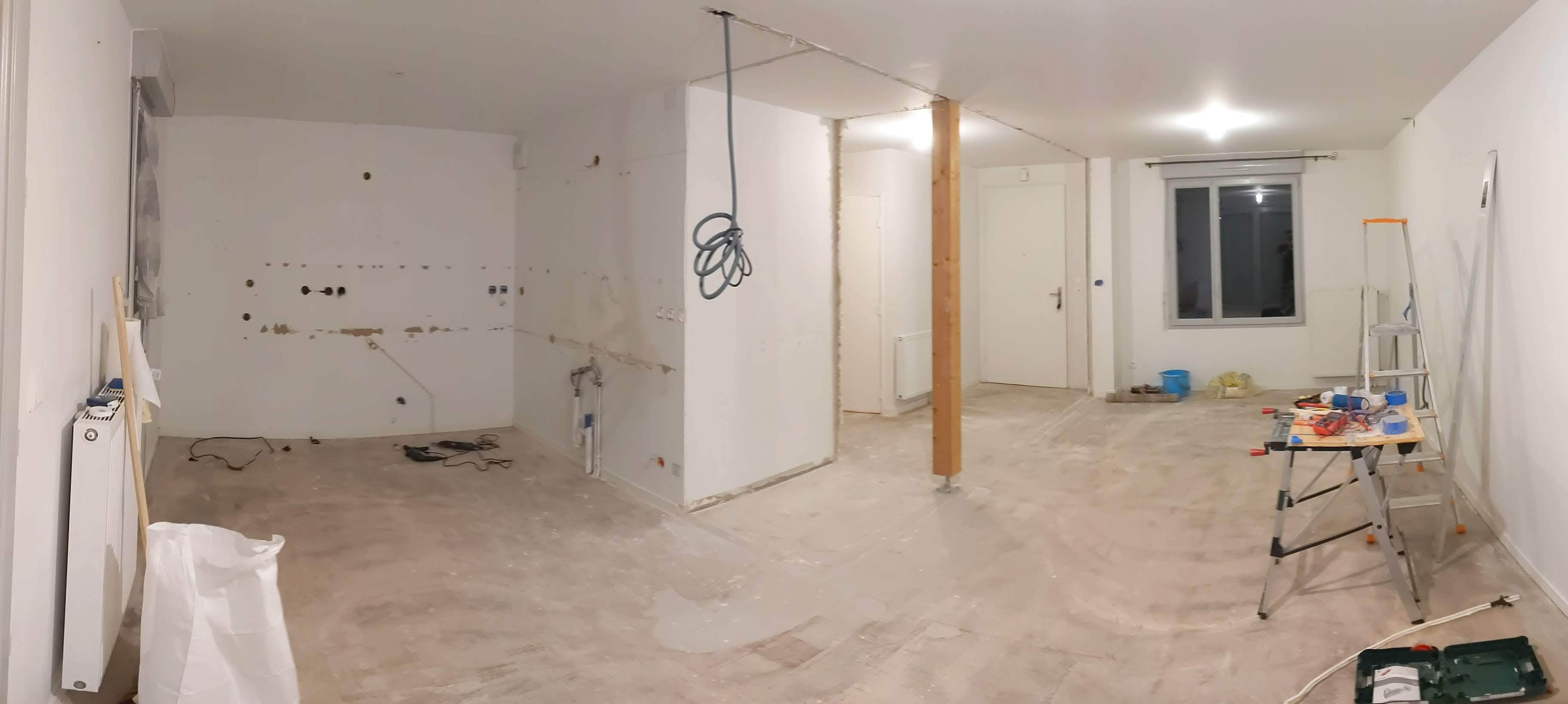 To put the new floor, we need to remove the old one Main room without the flooring