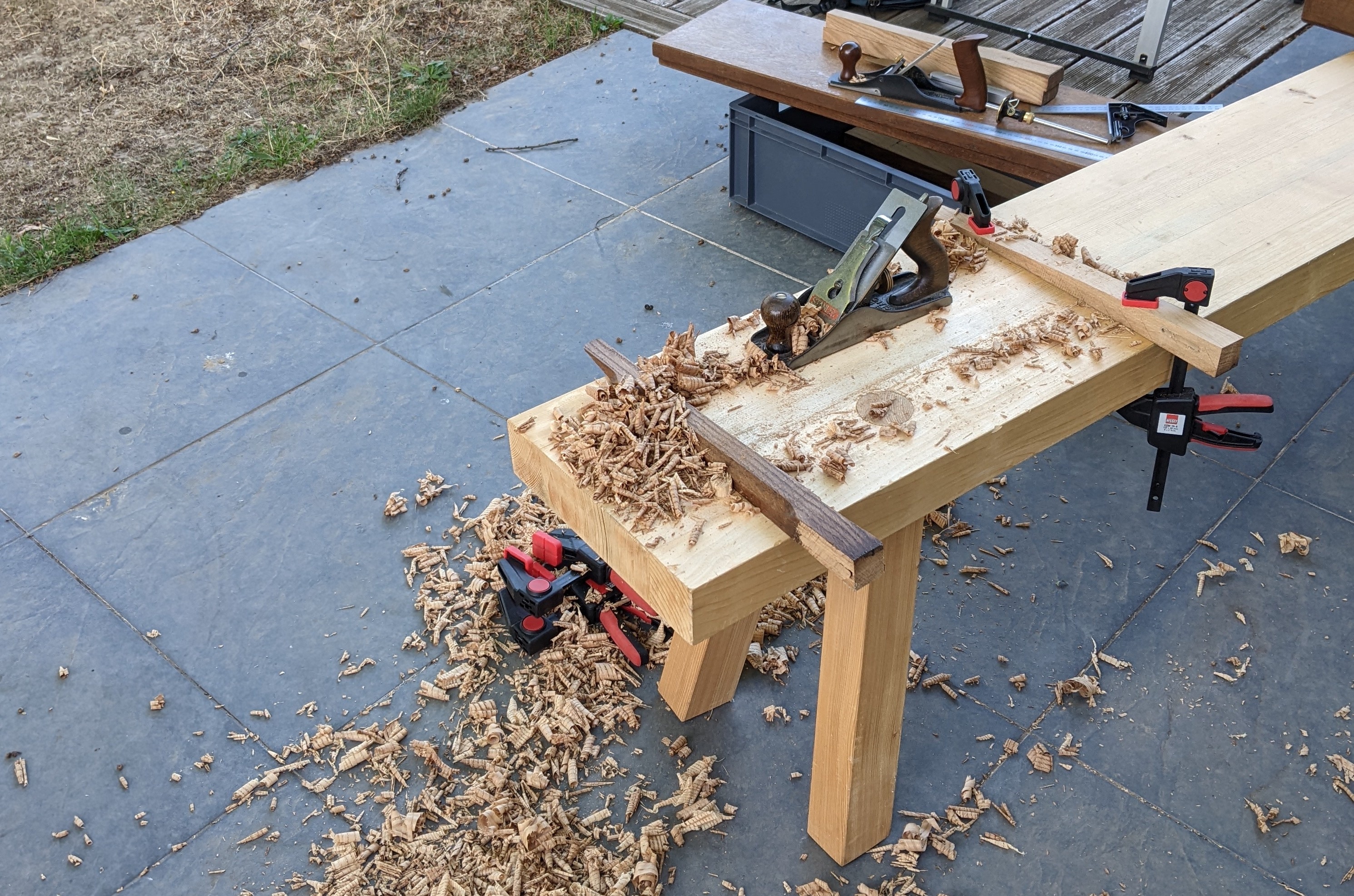 Outdoor handplaning setup